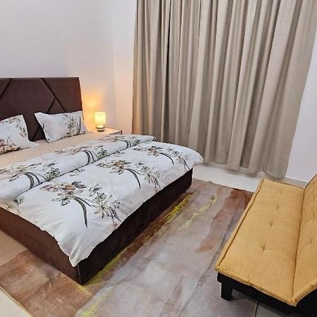 Elegant Villa Rooms In Dubai Near Airport ภายนอก รูปภาพ