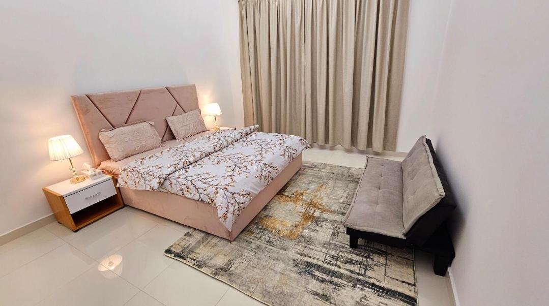 Elegant Villa Rooms In Dubai Near Airport ภายนอก รูปภาพ