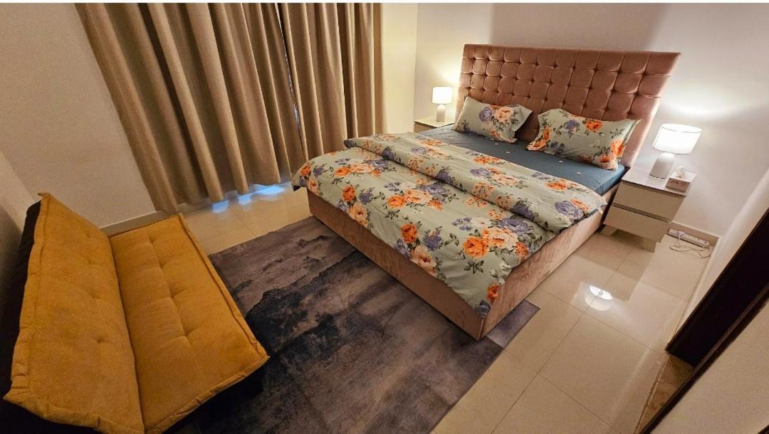 Elegant Villa Rooms In Dubai Near Airport ภายนอก รูปภาพ