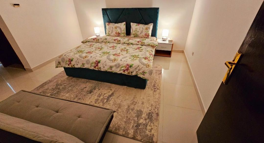 Elegant Villa Rooms In Dubai Near Airport ภายนอก รูปภาพ